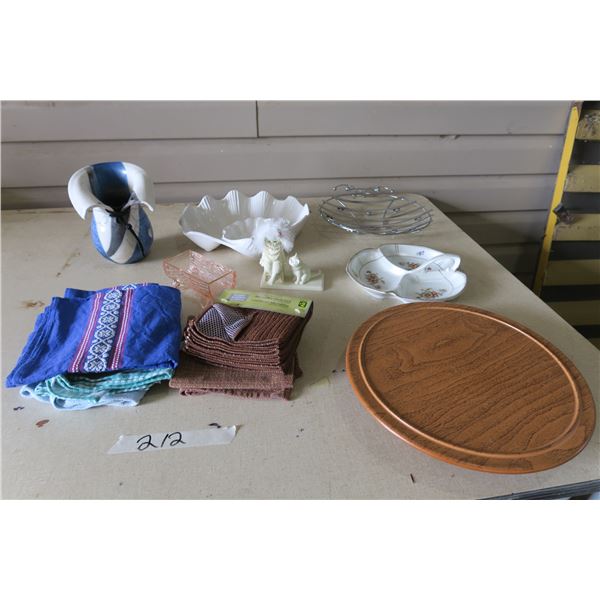 Kitchen Items Bundle - 5 Trays/Dishes, 9 Clothes, Vase and Statuette