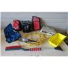 Image 1 : Lot AM/FM Radio, 3 Lunch bags, Foldable Pouch, Shop Lamp, Tray and Snow Brush
