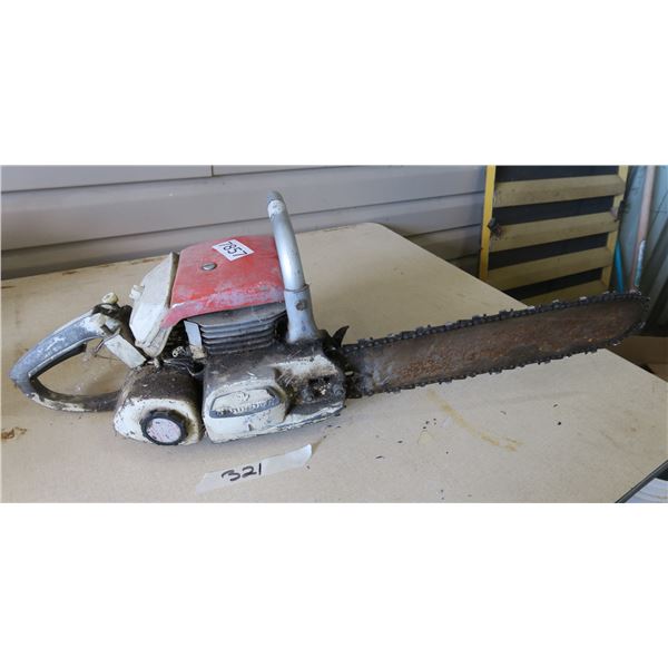 Canadien Gas Chainsaw