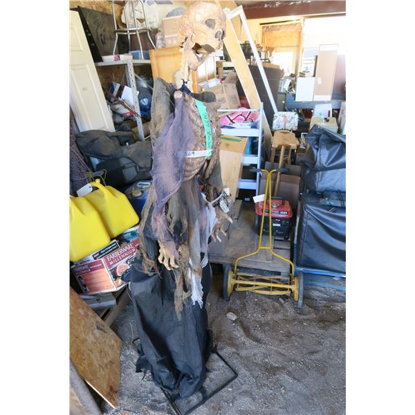 Halloween Zombie/Skeleton Battery/Plug-in (AC/DC) 6ft Tall