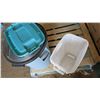 Image 2 : Rubbermaid Roughneck Bin and 8 Gallon Bin