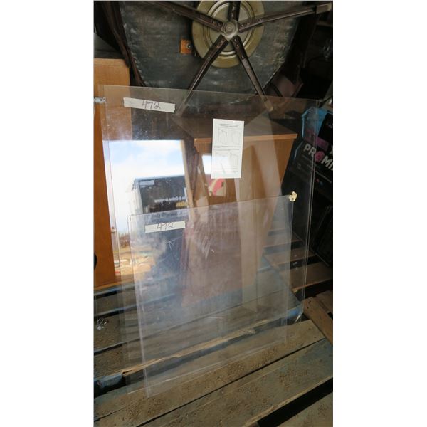 Plexiglass Divider/Sign Holder and 25 X26.25  and 40 X31.5  Plexi Piece