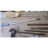 Image 2 : Measuring Squares X2, 24" Ratchet Clamps X2, Dowling X2, Extension Pole and Broom