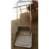 Image 1 : Big Scoop Snow Shovel