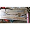 Image 2 : Hoe, Rake X2, Pitchfork, Gardening Tool and Shears