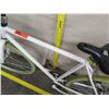 Image 16 : Magna Fix-d Men's White Road Bike w/ Green Tires