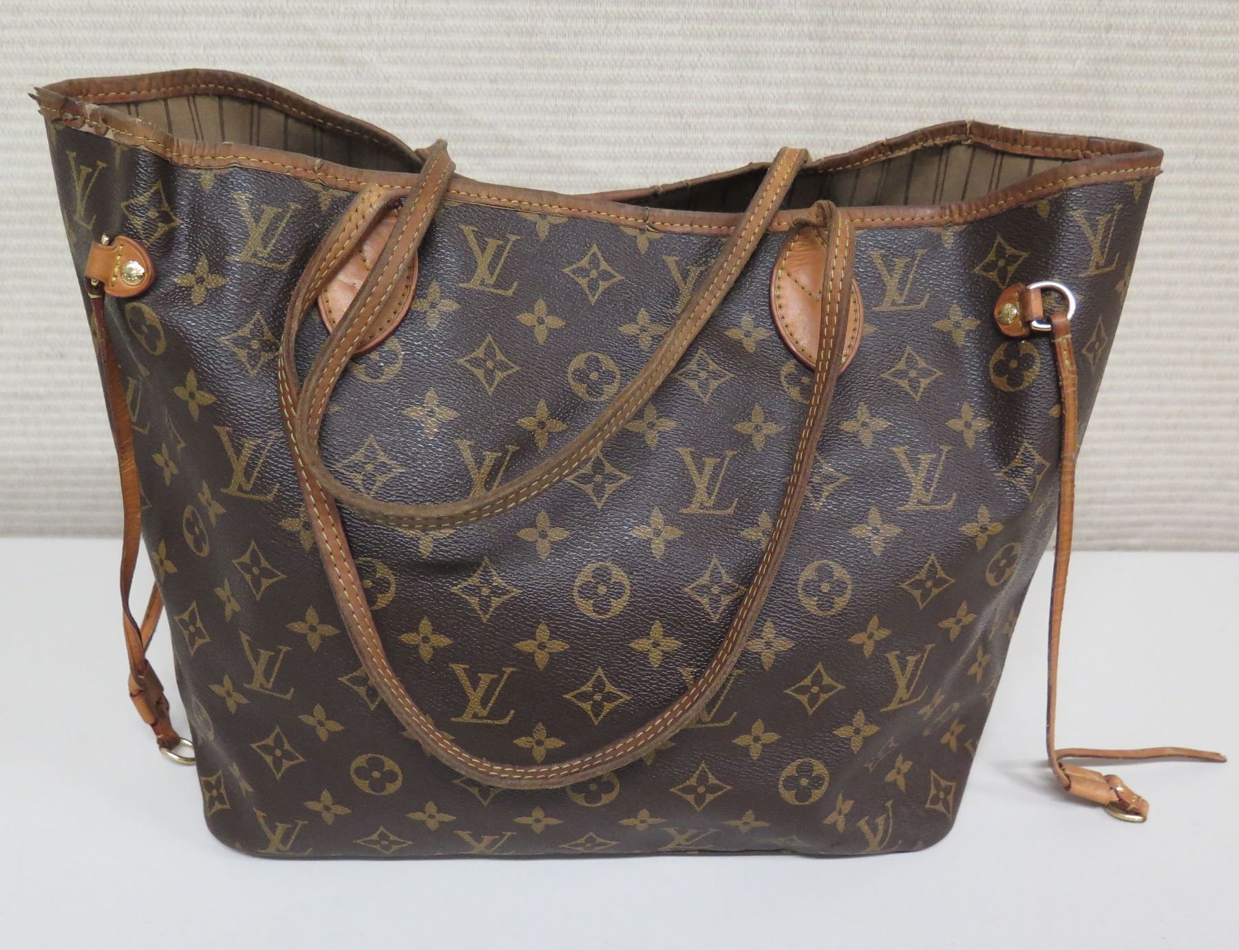 LOUIS VUITTON NEVERFULL MM vs GM - 5 Minute Friday