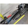 Image 10 : Giant 3 Small Escape Black Men's City Bike w/ S-X Wheels