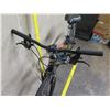 Image 26 : Giant 3 Small Escape Black Men's City Bike w/ S-X Wheels