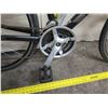 Image 7 : Giant 3 Small Escape Black Men's City Bike w/ S-X Wheels