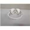 Image 8 : Qty 2 Headphones:  White Beats 6 & Black HESH 2 Wireless R