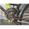 Image 18 : Schwinn Varsity Girl's Black Road Bike w/ Metal Fenders & Rear Wire Basket