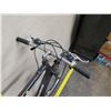 Image 12 : Mongoose Maneuver Men's Black Mountain  Bike