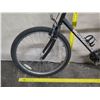 Image 15 : Mongoose Maneuver Men's Black Mountain  Bike