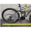 Image 8 : Mongoose Ledge 3.1 Men's Full Suspension Silver Mountain Bike