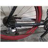 Image 13 : Cannondale F400 Elite Axel Men's Black Road Bike w/ Red Tires