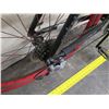 Image 14 : Cannondale F400 Elite Axel Men's Black Road Bike w/ Red Tires