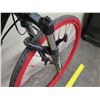 Image 17 : Cannondale F400 Elite Axel Men's Black Road Bike w/ Red Tires