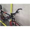 Image 7 : Cannondale F400 Elite Axel Men's Black Road Bike w/ Red Tires