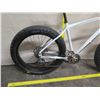 Image 10 : Truvativ Men's White Bike w/ Jumbo Jim Fat Tires