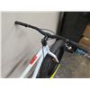 Image 15 : Truvativ Men's White Bike w/ Jumbo Jim Fat Tires