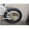 Image 17 : Truvativ Men's White Bike w/ Jumbo Jim Fat Tires