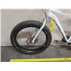 Image 22 : Truvativ Men's White Bike w/ Jumbo Jim Fat Tires