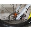 Image 23 : Truvativ Men's White Bike w/ Jumbo Jim Fat Tires