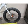 Image 2 : Truvativ Men's White Bike w/ Jumbo Jim Fat Tires