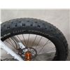 Image 3 : Truvativ Men's White Bike w/ Jumbo Jim Fat Tires