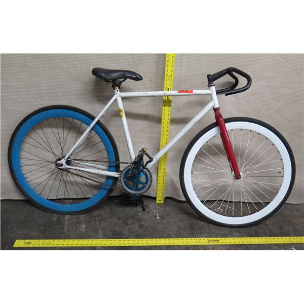 Men's White Mountain Bike w/ Vitesse Racing Seat & Handlebars & Blue Tire