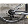 Image 10 : Roadmaster Granite Peak Men's 18 Speed Silver Mountain Bike