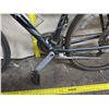 Image 15 : Trek 7100 RST Men's Black Hybrid Comfort Bike w/ Bontrager Tires