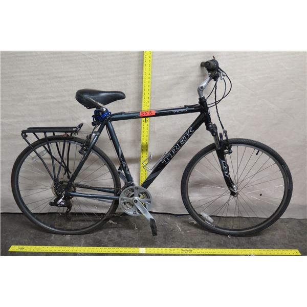 Trek 7100 RST Men's Black Hybrid Comfort Bike w/ Bontrager Tires