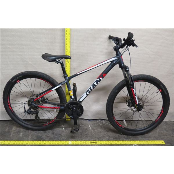 Giant ATX Men's XCT Black  Mountain Bike w/ JA 28 Tires