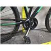 Image 10 : Huffy NightHawk Men's 18 Speed Black Green Mountain Bike