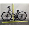 Image 14 : Trek EHN Men's Silver Road Bike w/ Bontrager Tires
