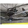 Image 8 : Trek EHN Men's Silver Road Bike w/ Bontrager Tires