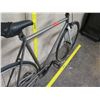 Image 10 : Giant S-R 28" Men's Gray Road Bike w/ 28" Serfas Flat Guard Tires