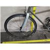 Image 16 : Giant S-R 28" Men's Gray Road Bike w/ 28" Serfas Flat Guard Tires
