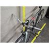 Image 17 : Giant S-R 28" Men's Gray Road Bike w/ 28" Serfas Flat Guard Tires