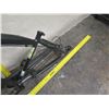 Image 16 : EVO Park Lane Custom Drive Men's Fat Tire Bike (missing wheel & seat)