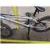 Image 11 : Haro 6061 Kid's Silver BMX Bike w/ Fat Tires