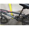 Image 12 : Mongoose INDEX 1.11 Kid's Black BMX Bike w/ Fat Tires