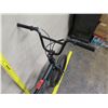 Image 9 : Mongoose INDEX 1.11 Kid's Black BMX Bike w/ Fat Tires
