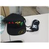Image 2 : Multiple Wallets, Wristlets & Hawaii Print Caps