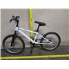 Image 10 : BTWIN Kid's White Black BMX Bike w/ Fat Tires