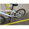 Image 13 : BTWIN Kid's White Black BMX Bike w/ Fat Tires