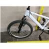 Image 14 : BTWIN Kid's White Black BMX Bike w/ Fat Tires
