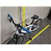 Image 15 : BTWIN Kid's White Black BMX Bike w/ Fat Tires